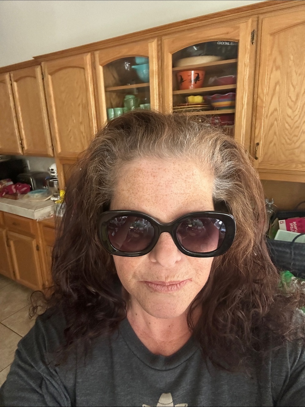 Women's Oversized Black Sunglasses — Chic UV-Ready Frames